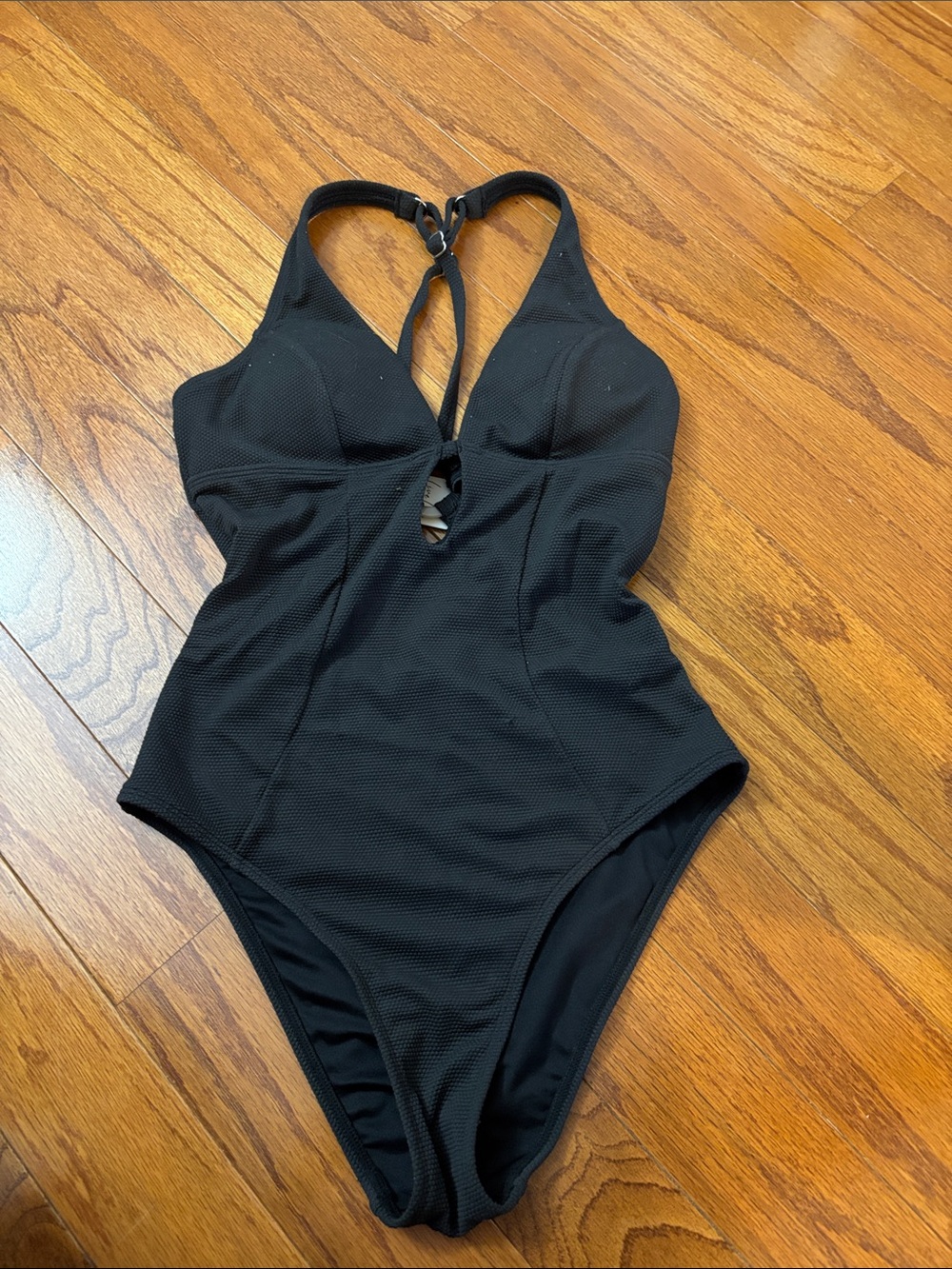 Cupshe Black One-Piece Swimsuit with Front Keyhole and Support